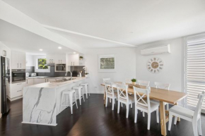 Castaway Cove Beachfront Luxury by Stay Noosa
